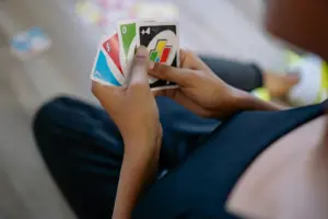 4 grunner til at UNO kanskje passer – eller ikke – som casinospill