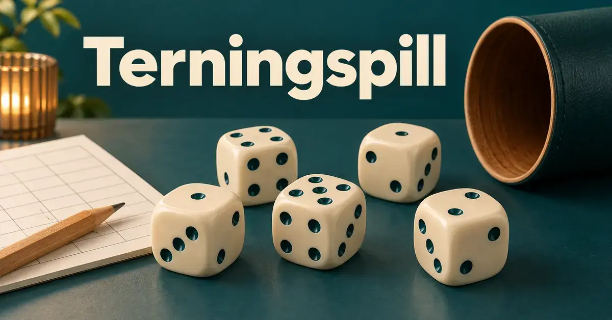 Fem lyse terninger på et mørkegrønt bord med poengark, blyant og terningbeger under overskriften «Terningspill».