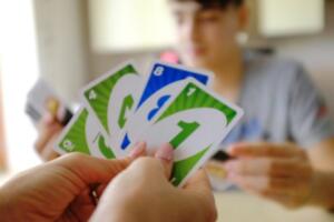 Slik vinner du i Uno